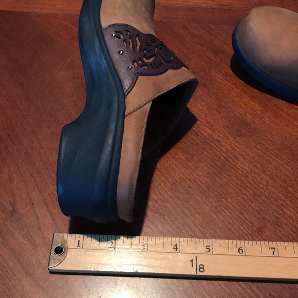 Ariat tan brown leather clogs shoes size 7.5B - Picture 10 of 14